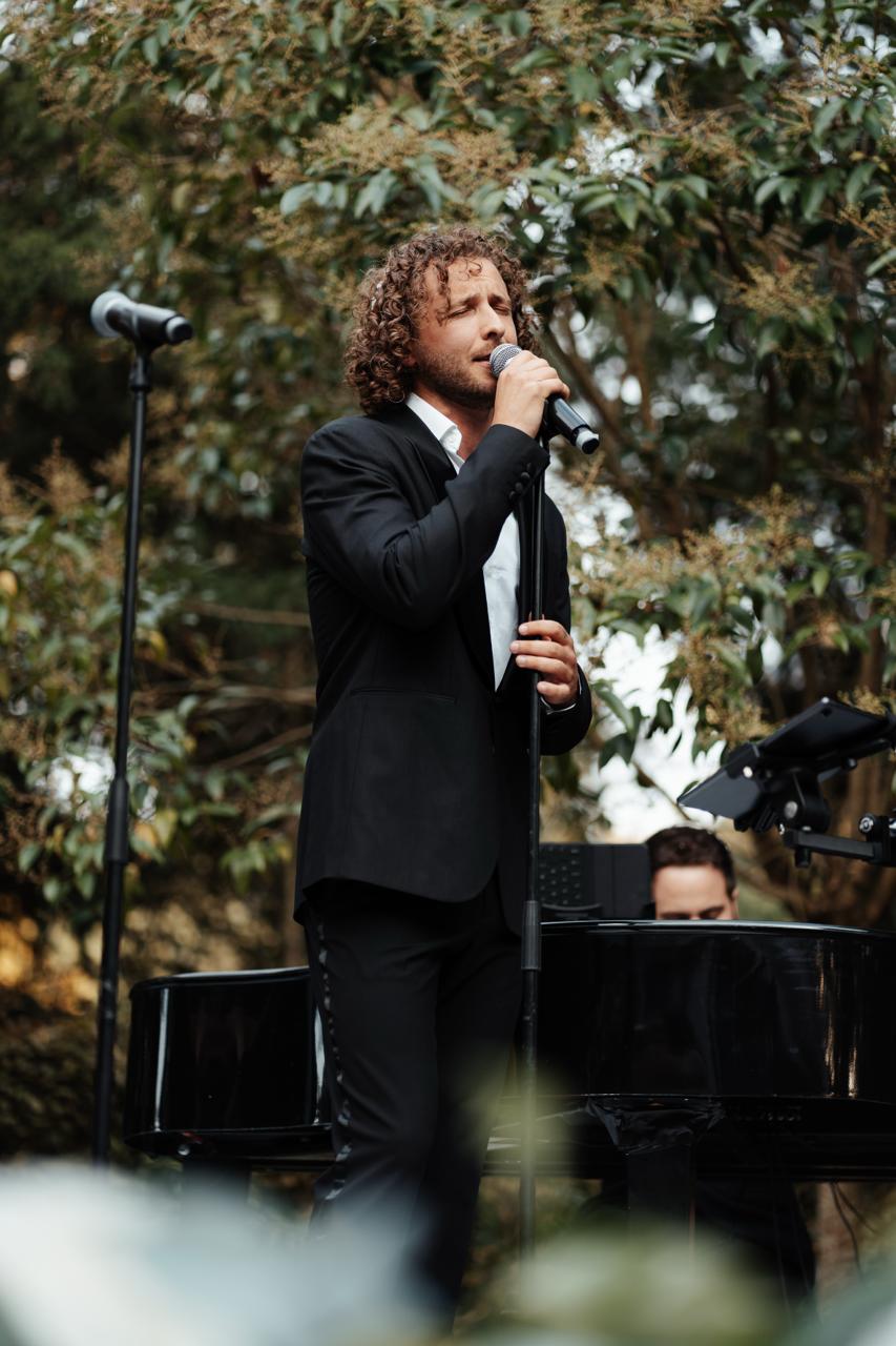 Chanteur — Rose Music